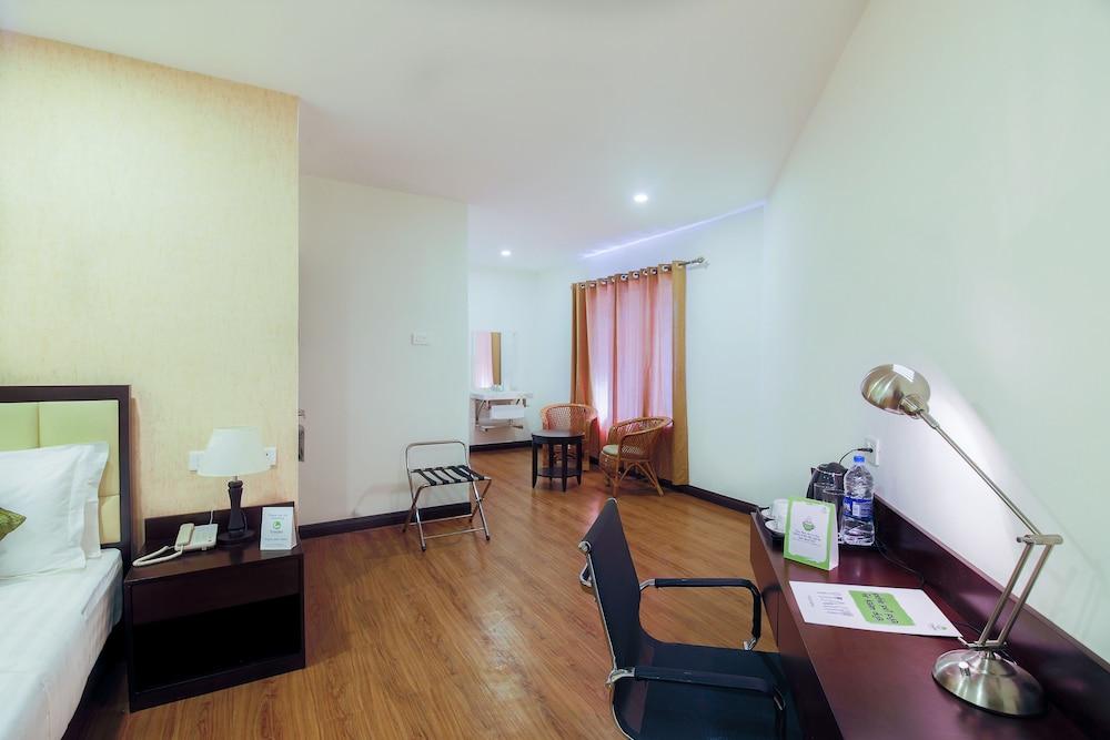 Treebo Trend Adrak Hotel Thiruvananthapuram Exterior photo