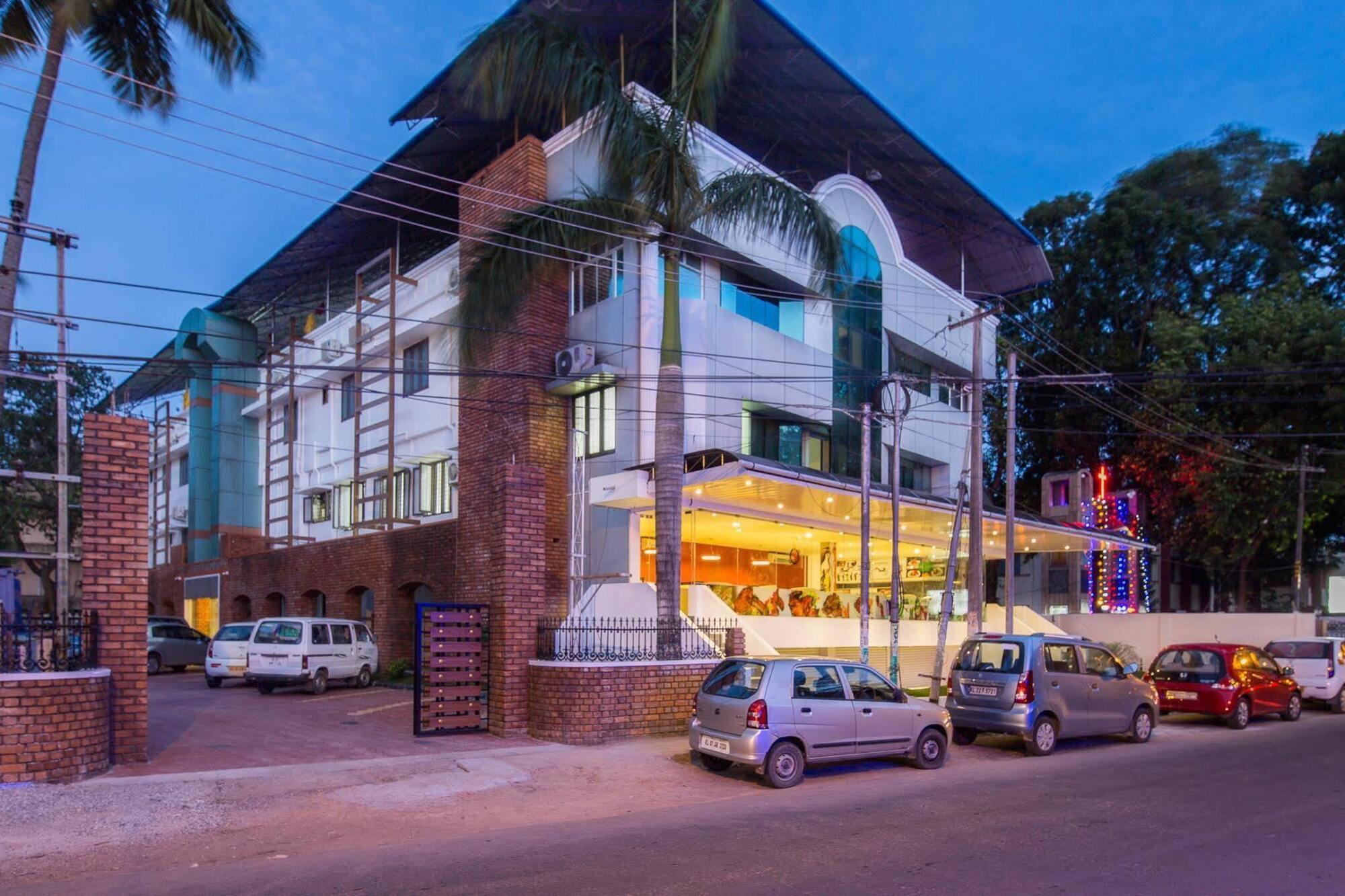 Treebo Trend Adrak Hotel Thiruvananthapuram Exterior photo