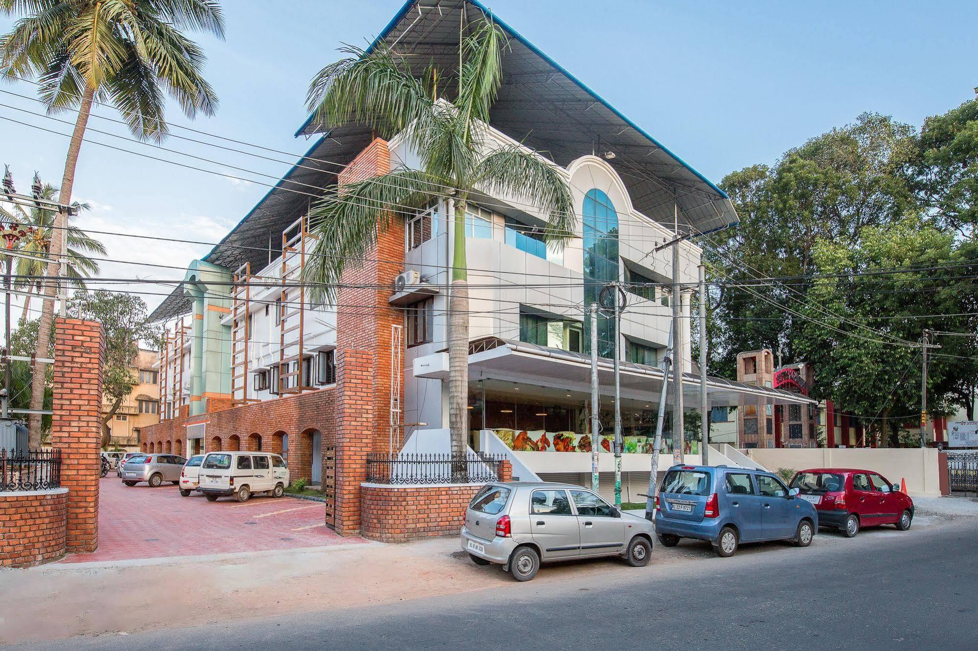 Treebo Trend Adrak Hotel Thiruvananthapuram Exterior photo